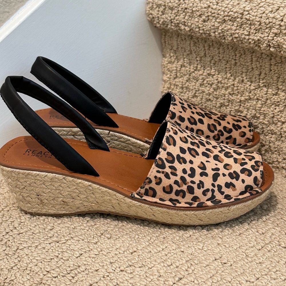 🍁🌾🐆 NWOT Super cute Kenneth Cole Reaction leopard espadrilles. Never worn!